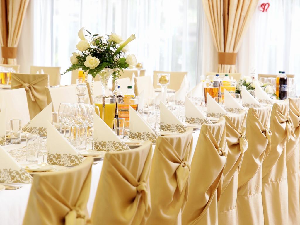 Hotel Austeria Conference & Spa 시에초시네크 외부 사진