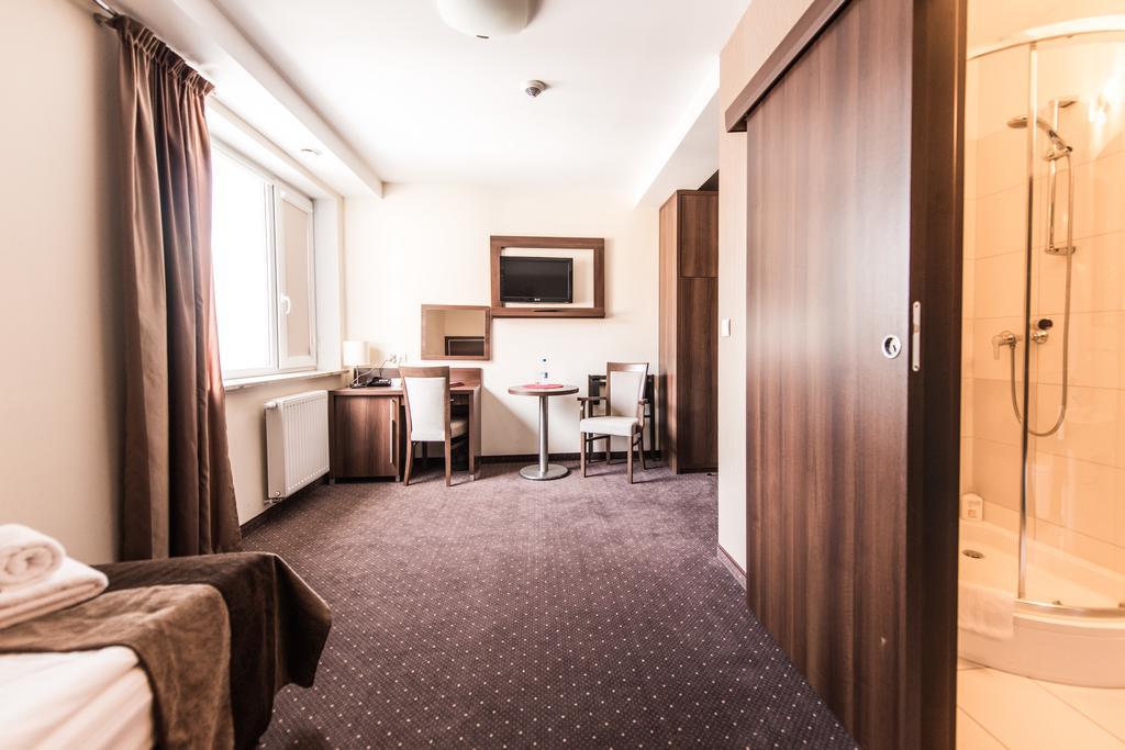 Hotel Austeria Conference & Spa 시에초시네크 외부 사진