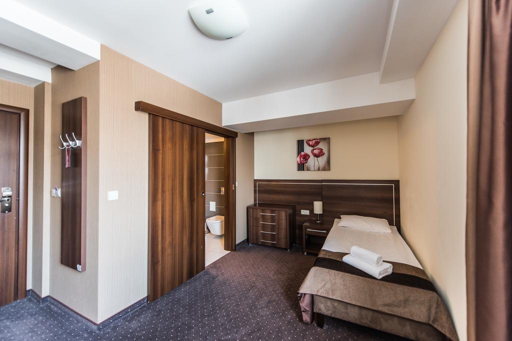 Hotel Austeria Conference & Spa 시에초시네크 외부 사진
