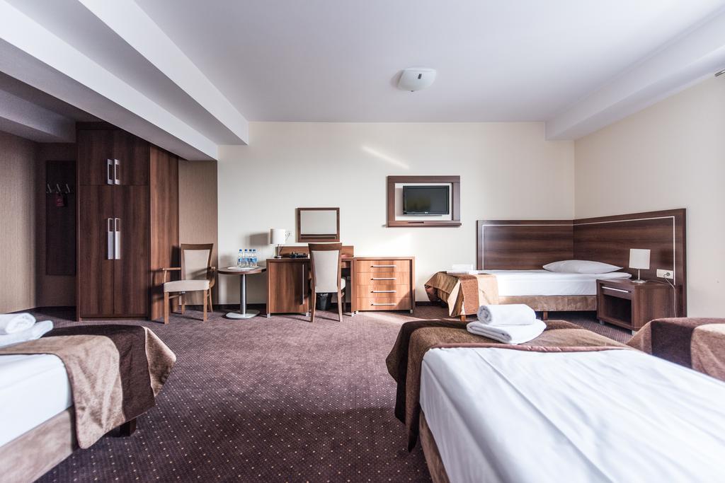 Hotel Austeria Conference & Spa 시에초시네크 외부 사진
