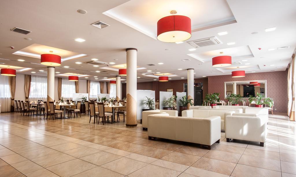 Hotel Austeria Conference & Spa 시에초시네크 외부 사진