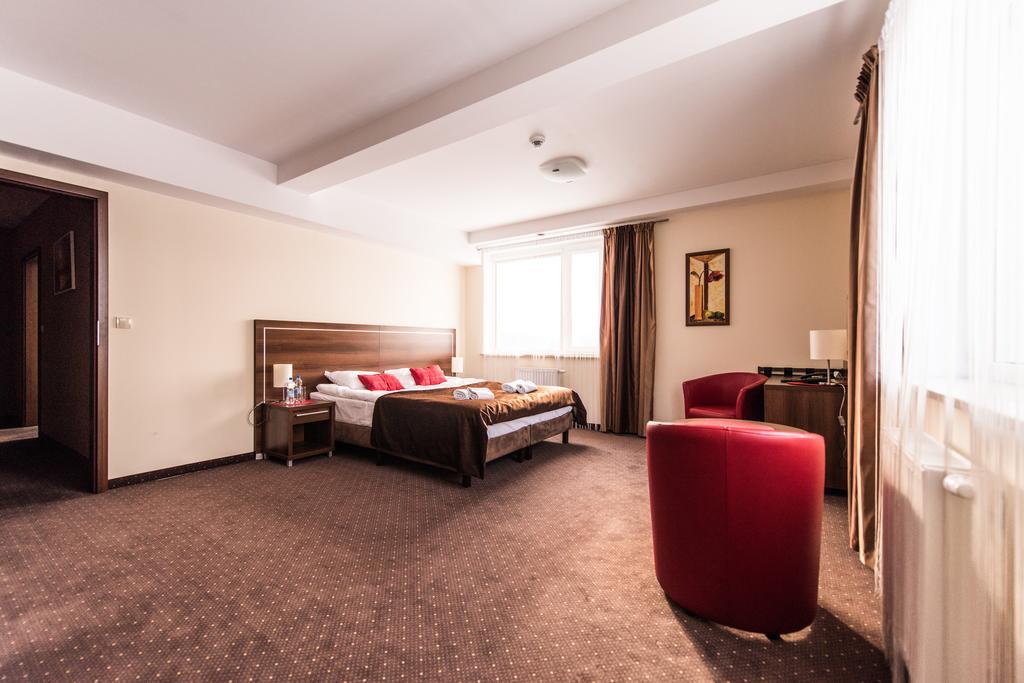 Hotel Austeria Conference & Spa 시에초시네크 외부 사진