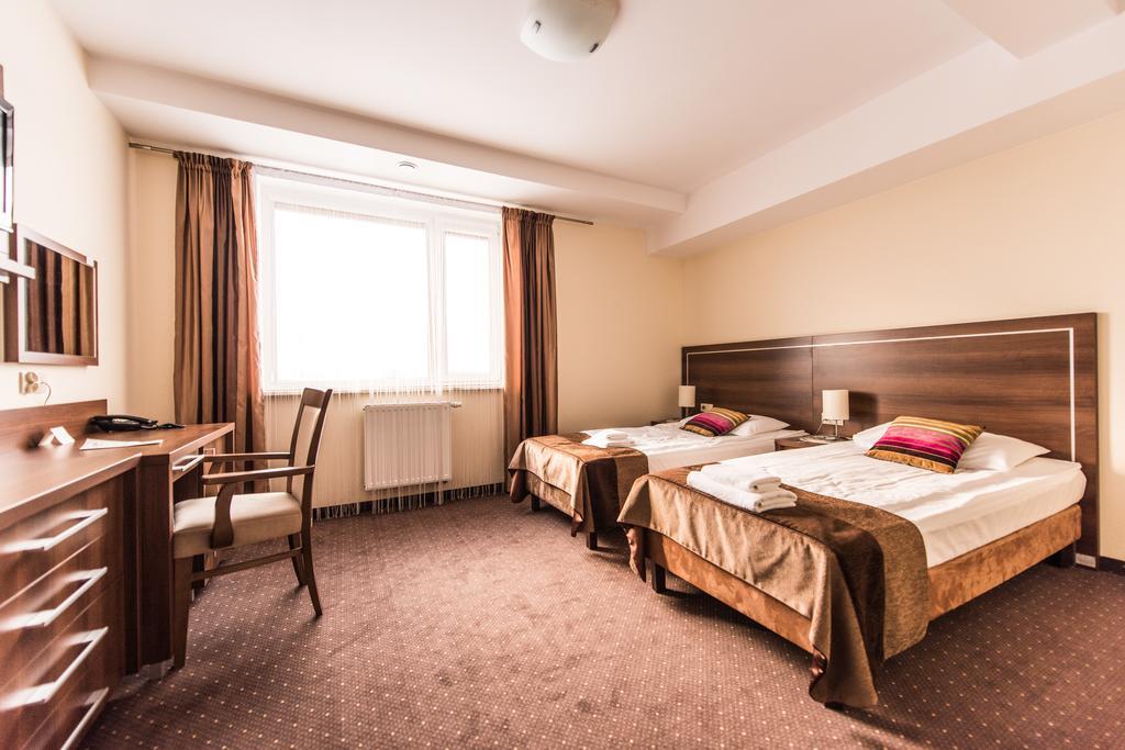 Hotel Austeria Conference & Spa 시에초시네크 외부 사진