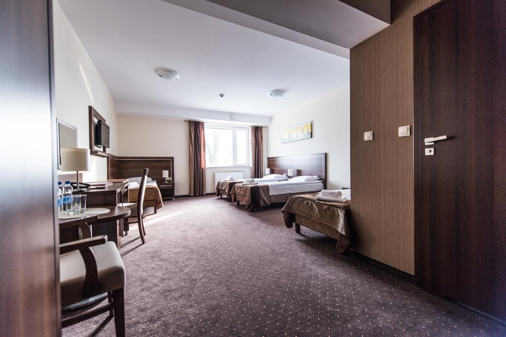Hotel Austeria Conference & Spa 시에초시네크 외부 사진