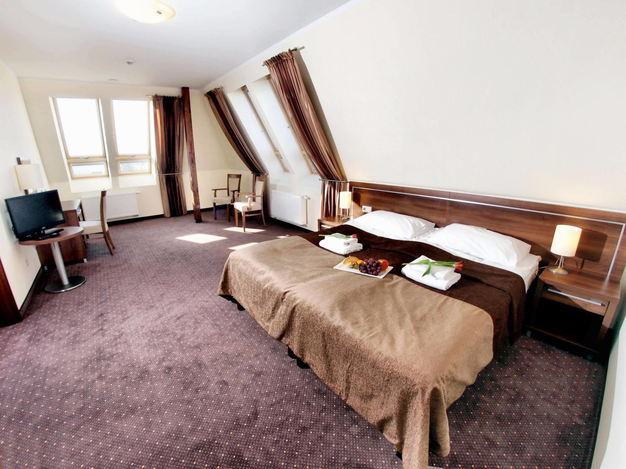 Hotel Austeria Conference & Spa 시에초시네크 외부 사진