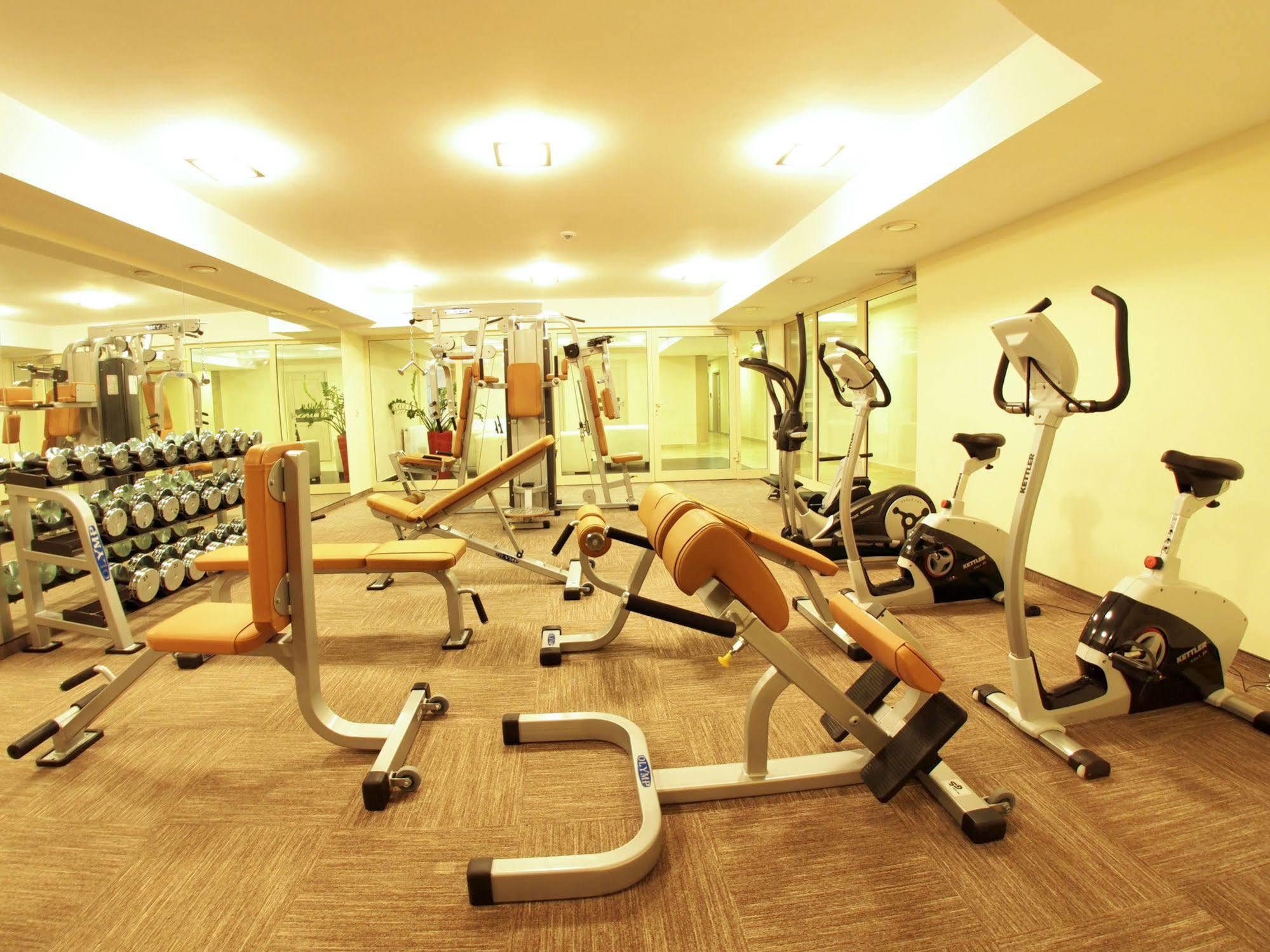 Hotel Austeria Conference & Spa 시에초시네크 외부 사진