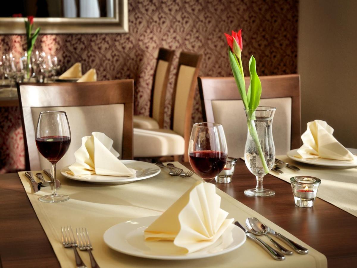 Hotel Austeria Conference & Spa 시에초시네크 외부 사진